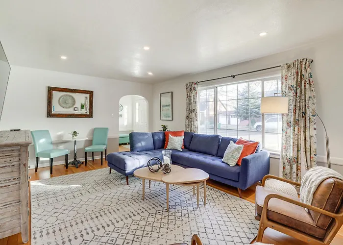 < 1 Mi To Midtown: Pet-Friendly Home In Reno!