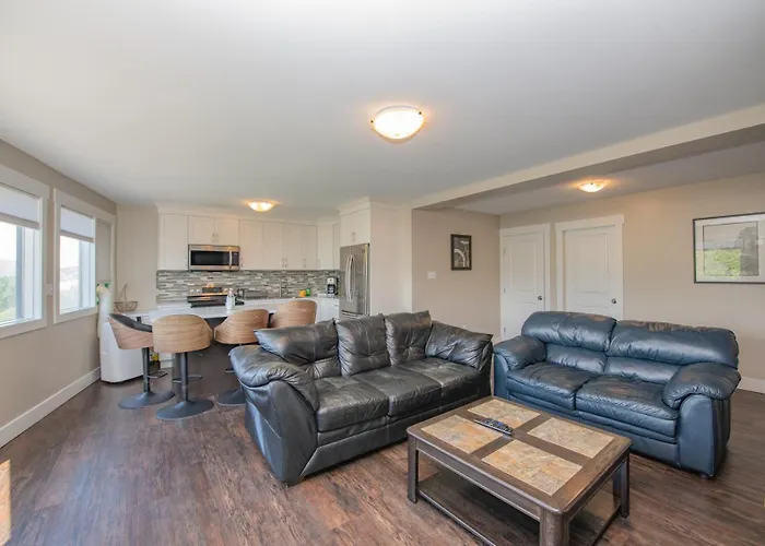 Lakeviews, Big Yard/Deck, Minutes To Silver Star/Golf/Wineries.