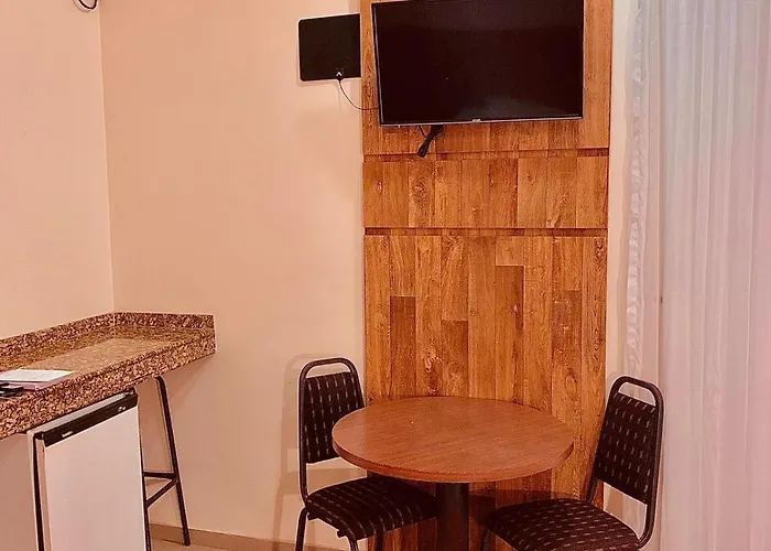 Victoria Plaza Hotel