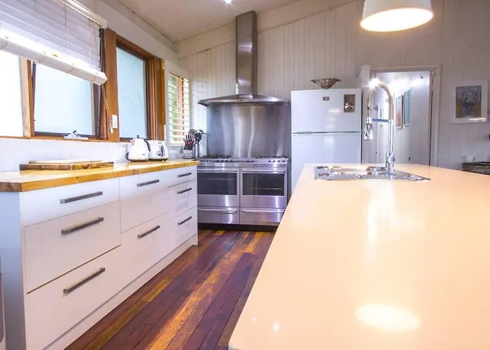 Beautiful Large Home, Big Bay Views, Open Fire