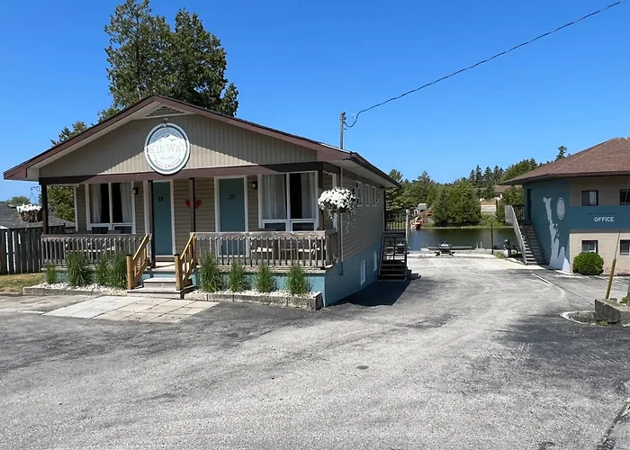 Kit Wat Motel & Marina