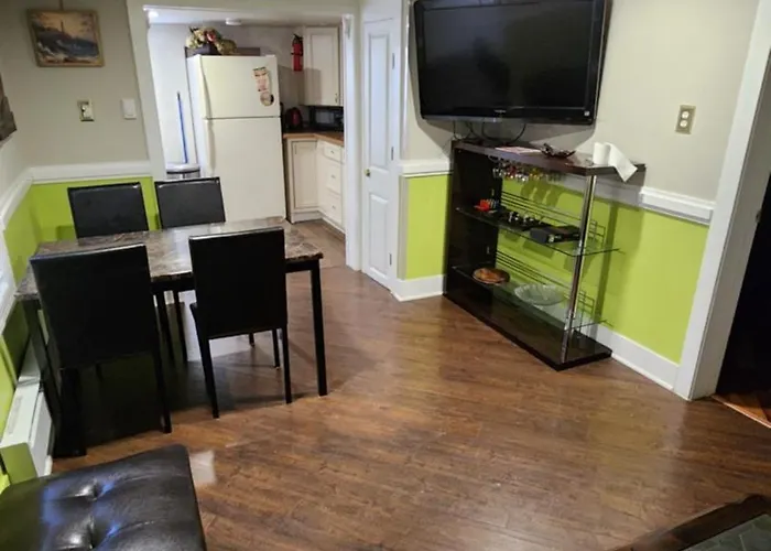 One Bedroom Few Blocks From The Beach And Tropicana Casino