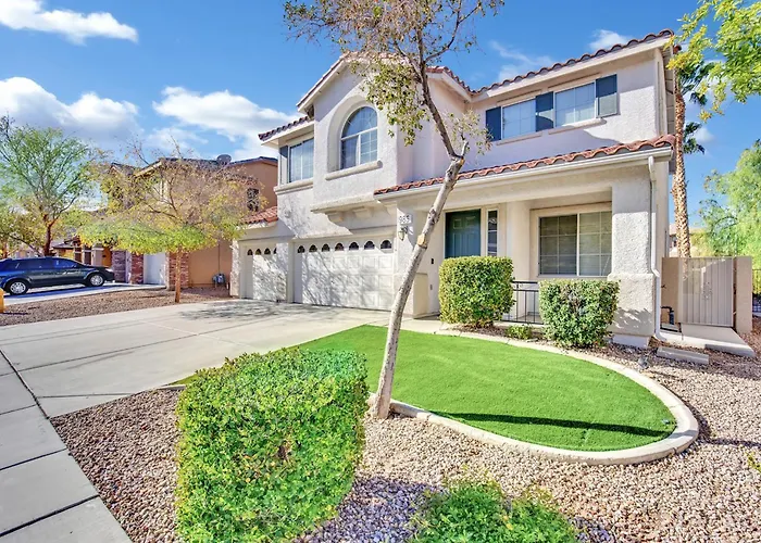 Seven Palms Stylish Home With Pool, Hot Tub,& Movie Room