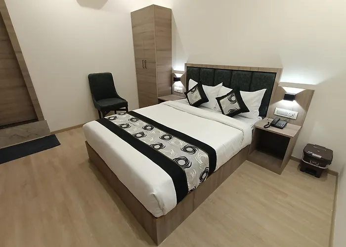 Hotel Beverly Palace Santacruz - Near Bkc - Mumbai Airport T1 - Local Unmarried Couples Not Allowed