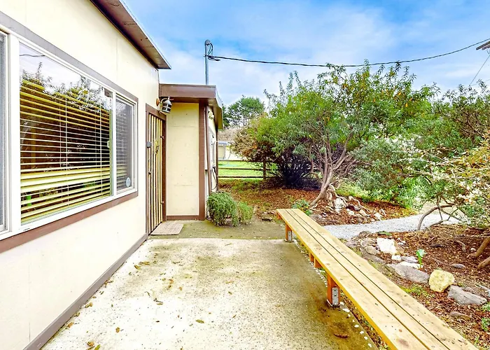 Eco-Conscious Home With Spacious Yard & Ev Charger