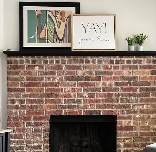 Cozy 3 Bedroom House With Beautiful Fireplace