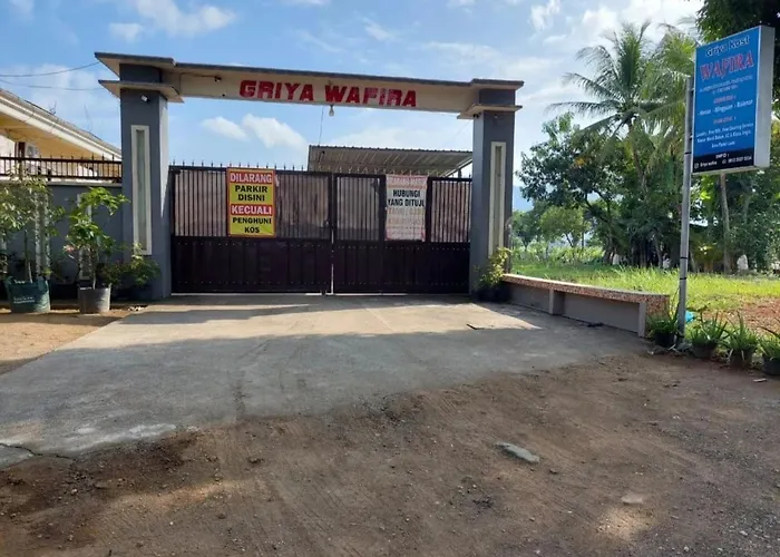 Oyo Life 93525 Griya Wafira Trenggalek Syariah