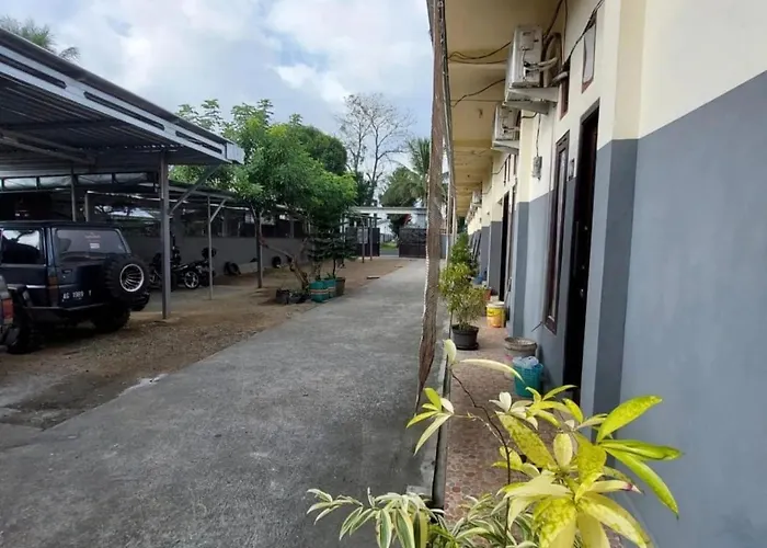 Oyo Life 93525 Griya Wafira Trenggalek Syariah