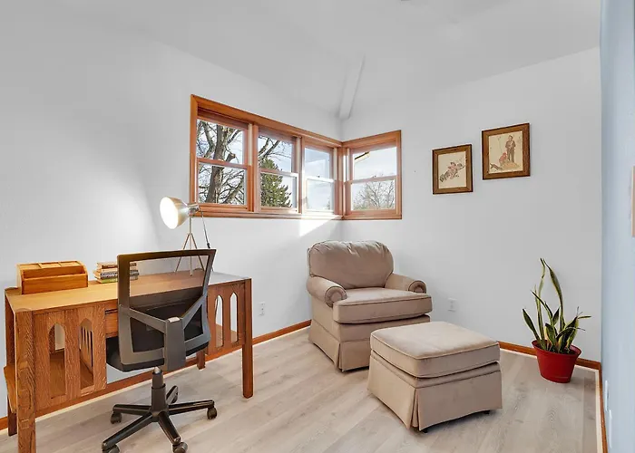 Beautiful Historic House In Central Longmont