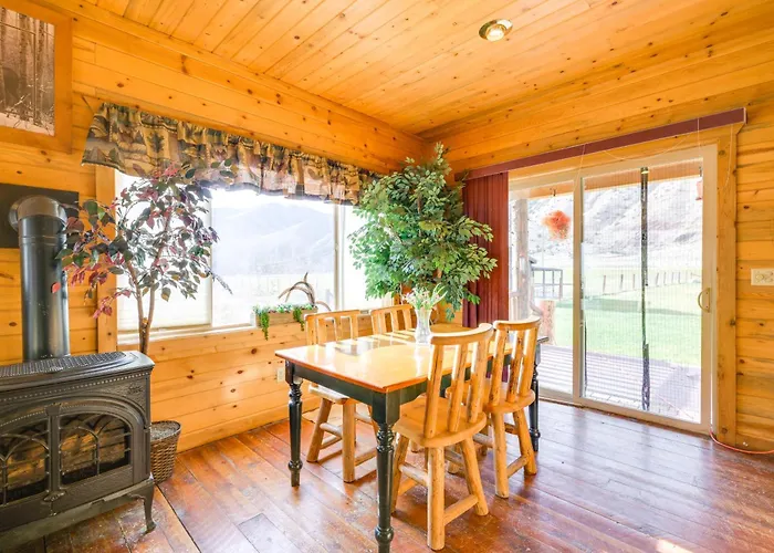 Pet-Friendly Idaho Home On The Salmon River!
