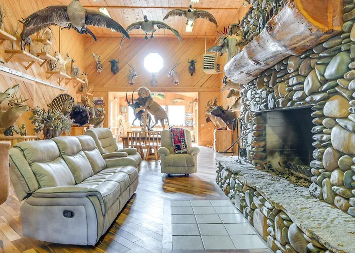 Salmon Vacation Rental W/ On-Site River Access!
