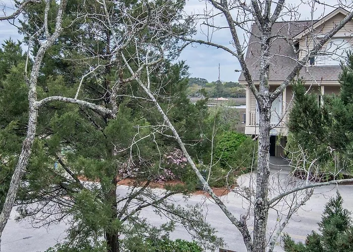 Cozy Beach House Steps From The Shore: 4 Bedroom