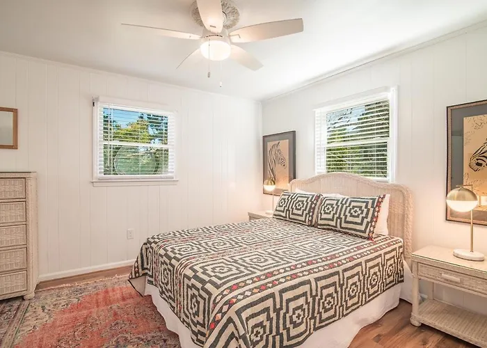 Cozy Beach House Steps From The Shore: 4 Bedroom