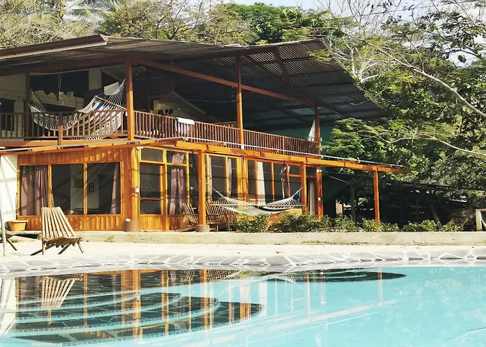 Bamboo River House And Hotel