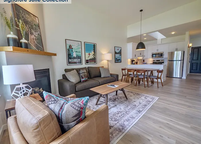 Waters Edge Shoreside Suites