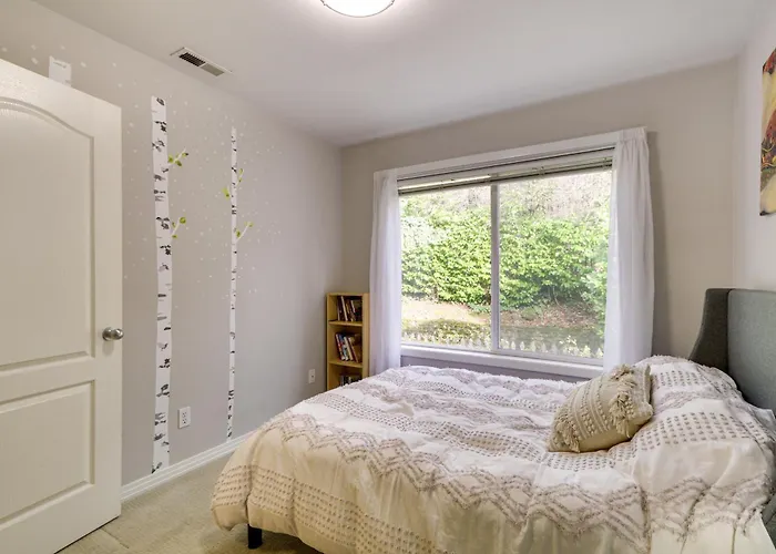 Lake Oswego Home W/ Deck 9 Mi To Downtown Portland