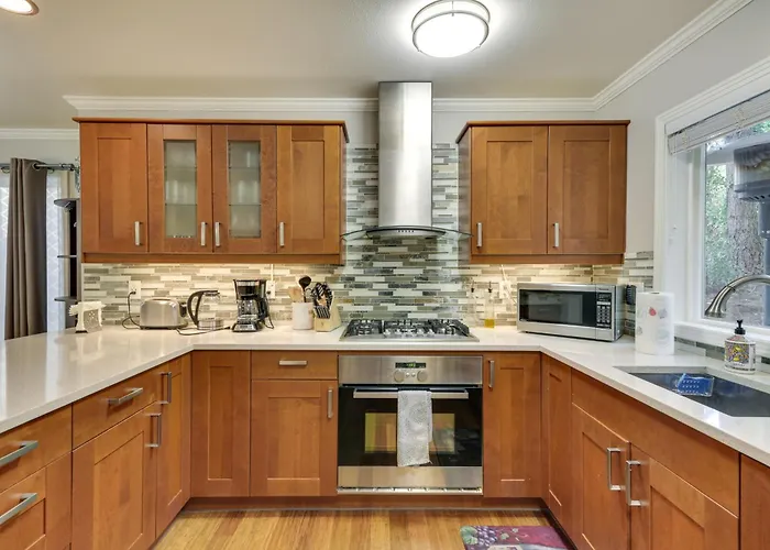 Lake Oswego Home W/ Deck 9 Mi To Downtown Portland
