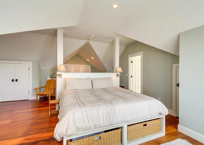 Oceanfront Moclips Escape W/ Deck & Beach Access!