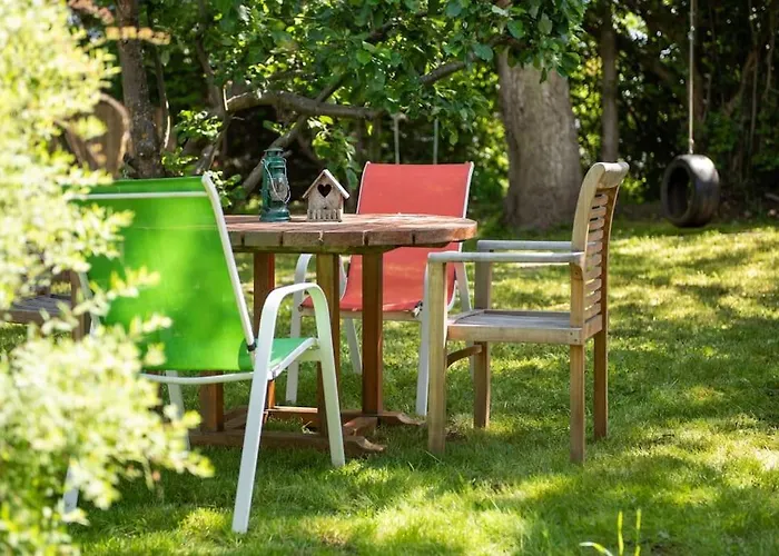 Walnut Flats: Garden Retreat Near Oxford
