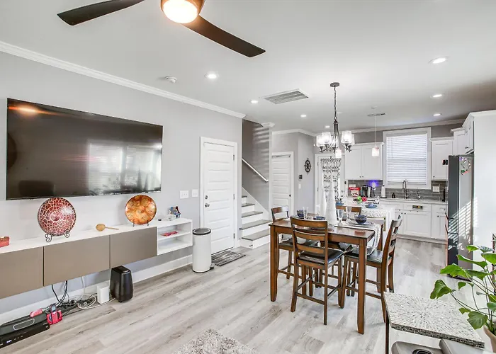Pet-Friendly Gallatin Home W/ Deck, 1 Mi To Town!