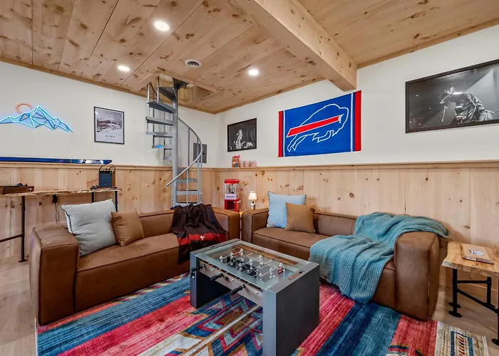 New & Stunning Chalet! Reno'D, Hot-Tub, Barrel Sauna, Slope Views, Fire Pit