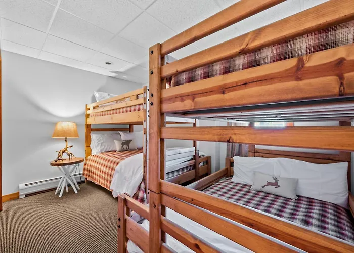 Walk To Village! Stunning Timber Chalet! Hot-Tub, Bonfire & More!