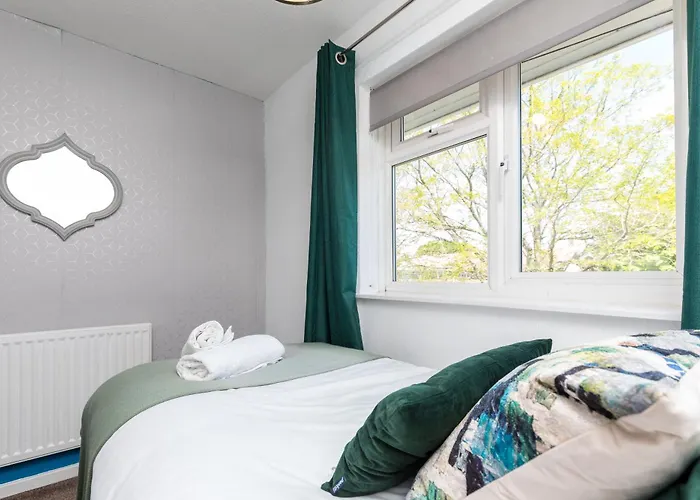 Findon House Spacious 3 Bedroom, Contractor, Relocations Friendly,10Mins From Gatwick Airport, Free Parking, Wifi, Garden, Crawley