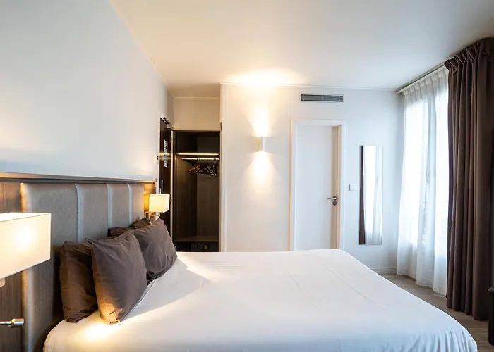 Hotel De Flore - Montmartre