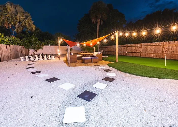 Golfers Paradise 4-Hole Putt-Putt, Mega Chess With Huge Backyard, Hammock