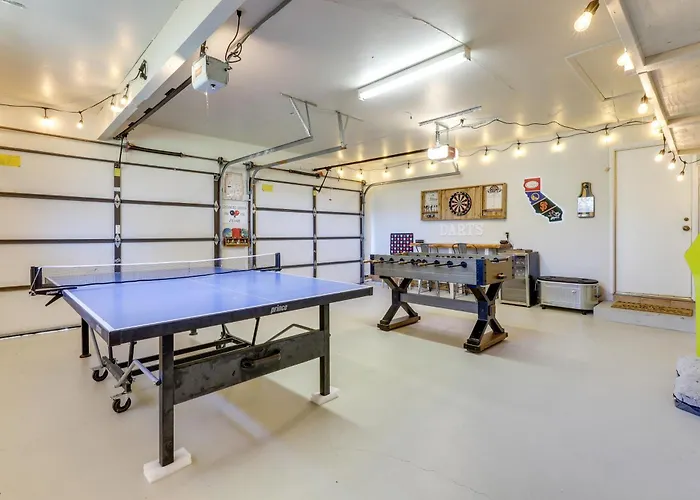 Modern Home In Napa Area W/ Hot Tub & Game Room!