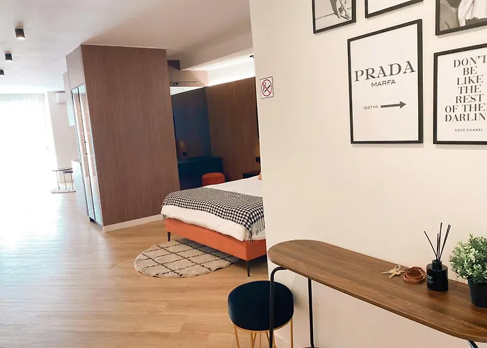Zeus Apartment