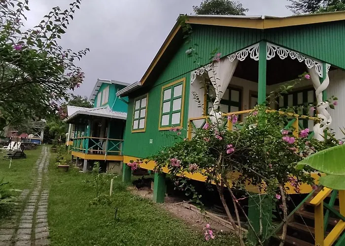 Hotel Yellow Home Providencia Isla