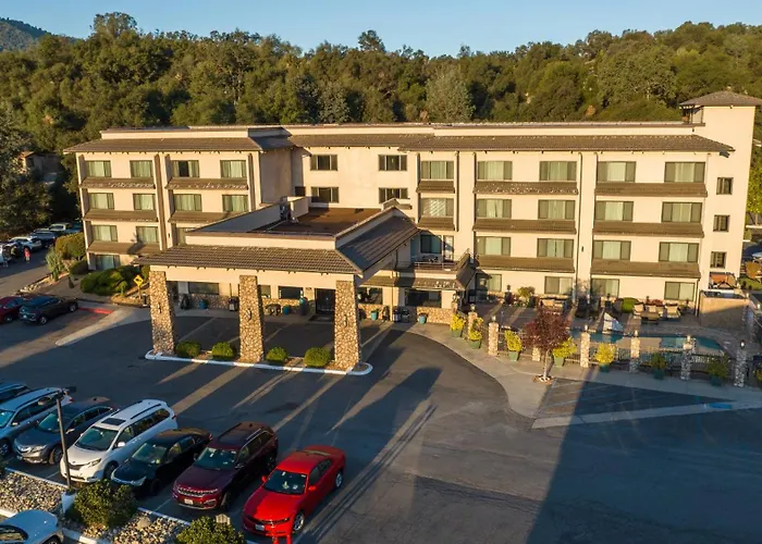 Yosemite Southgate Hotel & Suites