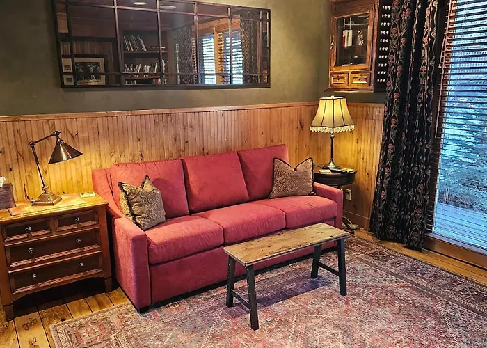 Three Peaks Mountain Lodge