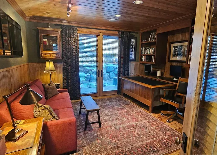 Three Peaks Mountain Lodge
