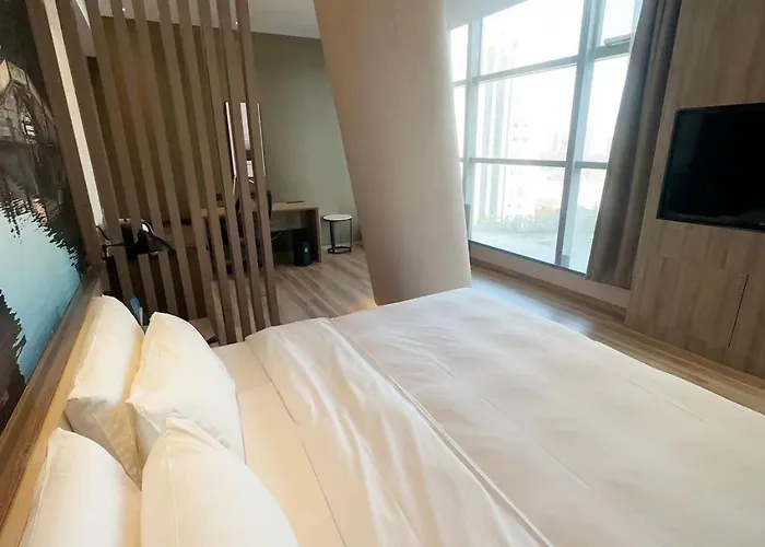 Atour Hotel Ningbo Laowaitan