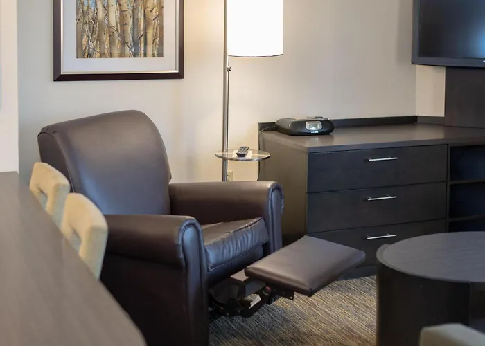 Sonesta Simply Suites Chicago Waukegan