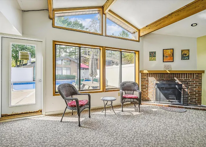 Cedarbrook Deluxe One Bedroom Suite With Outdoor Heated Pool 21416