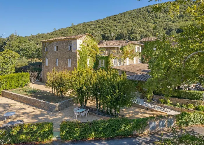 Logis Hôtel Restaurant Le Pradinas