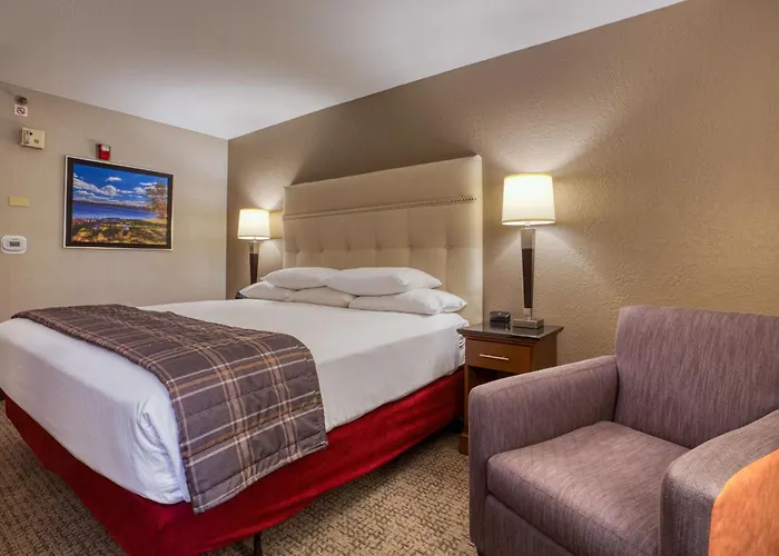 Drury Inn & Suites St. Louis - Fairview Heights