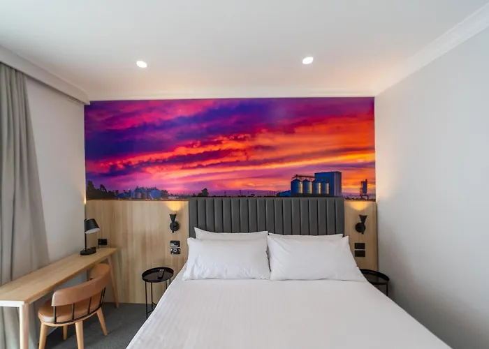 Royal Hotel-Motel