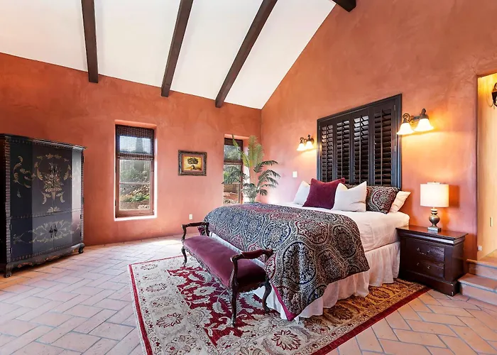 Tuscan Villa W/Vineyard Views!