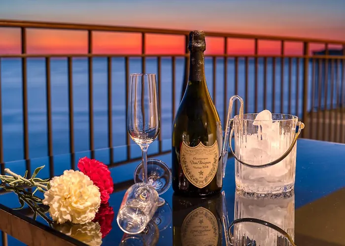 Secretjaco - Luxury Beach Front Penthouse With Pool & Jacuzzi