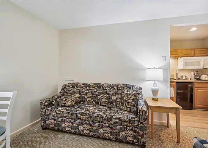 110 Cedarbrook Queen Studio