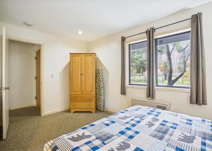 108 Cedarbrook One Bedroom Queen Suite