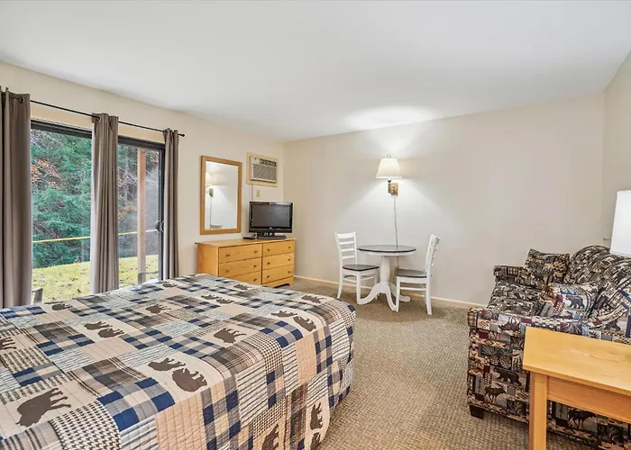 107 Cedarbrook Queen Studio