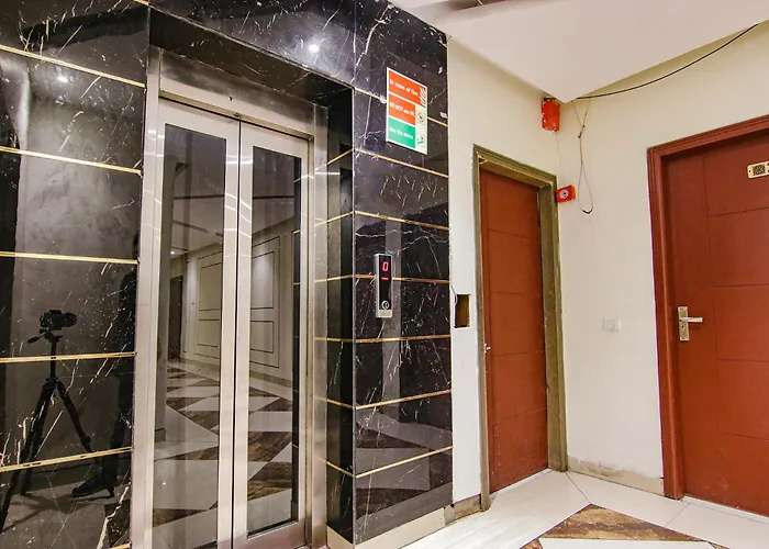 Fabhotel Golden Glory