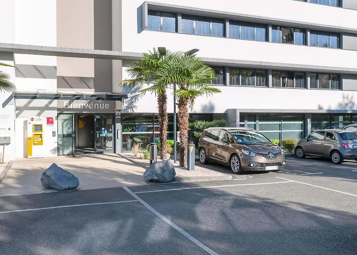 B&B HOTEL Pau Zénith