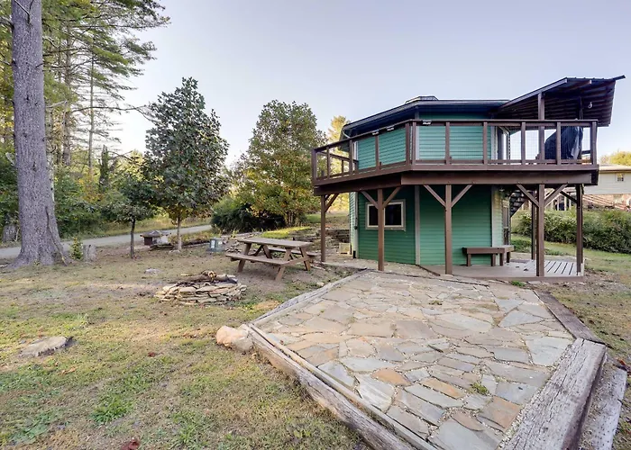 Unique West Jefferson Home W/ Fire Pit & Grill!