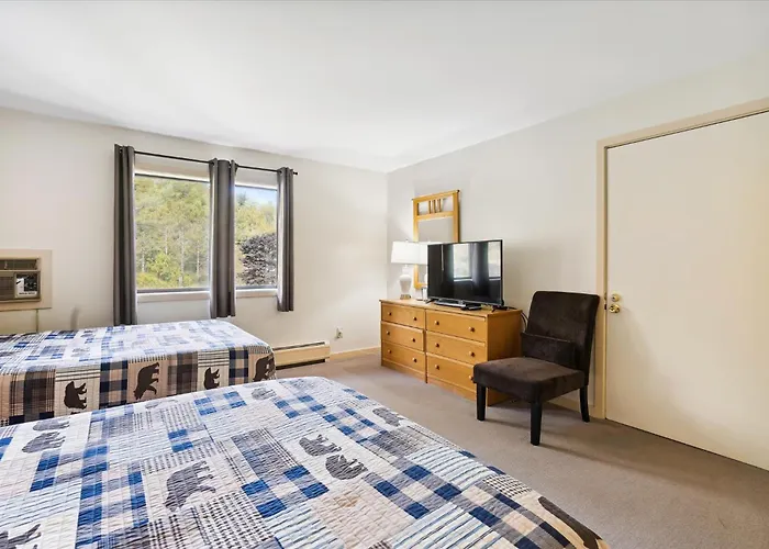 Cedarbrook Two Double Bed Standard Hotel Room 219